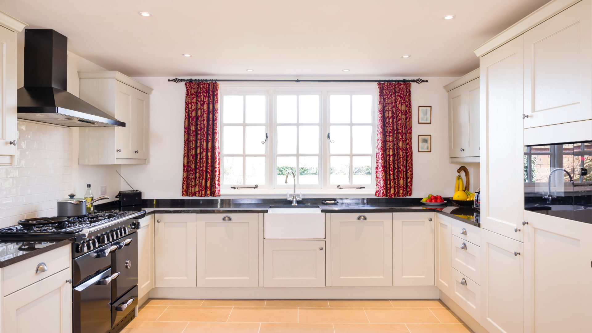 light coloured shaker style kitchen